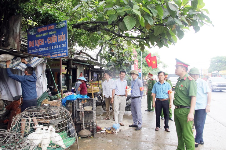 Trần Phú: tổ chức kiểm tra, xử lý vi phạm trật tự đô thị, đảm bảo an toàn giao thông- Ảnh 2.