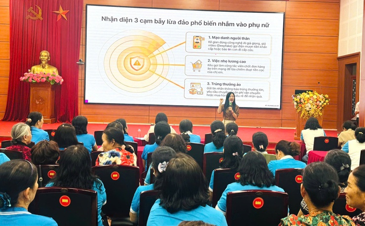 Phụ nữ phường Long Biên chủ động làm chủ công nghệ, tự tin khởi nghiệp trong nền kinh tế số- Ảnh 2.