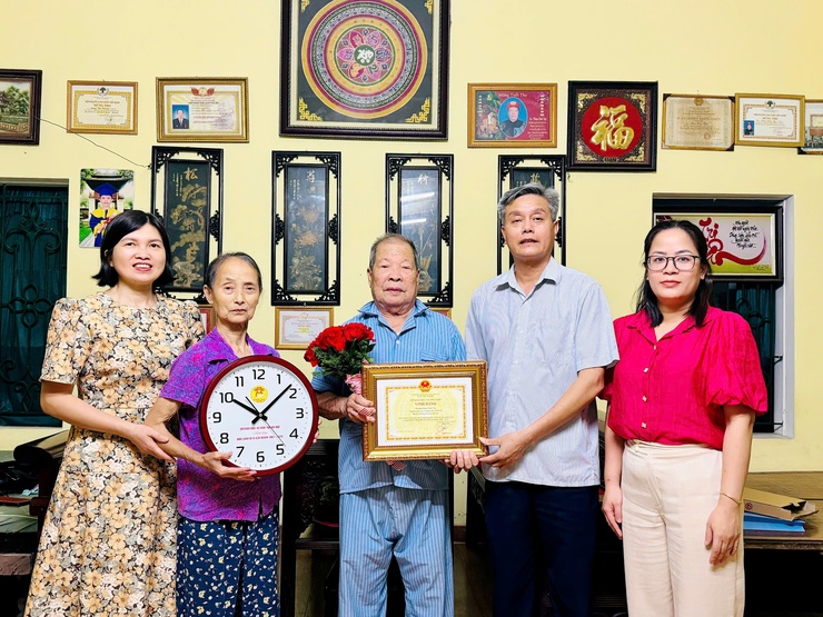 Ba nhà giáo xã Nam Phù được vinh danh - những "người gieo chữ" giữa chiến trường- Ảnh 3.