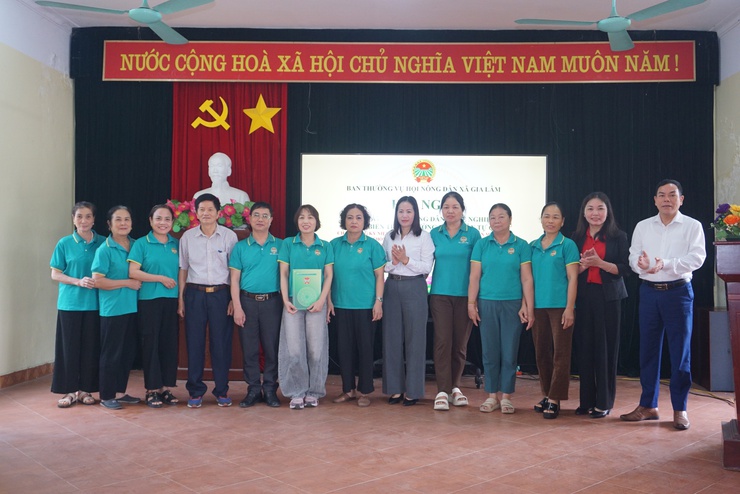 HND xã Gia Lâm ra mắt Tổ hội nông dân nghề nghiệp, Câu lạc bộ nông dân bảo vệ môi trường và gắn biển tuyến đường nông dân tự quản “Sáng – Xanh – Sạch – Đẹp – Văn minh”- Ảnh 5.