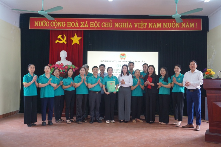 HND xã Gia Lâm ra mắt Tổ hội nông dân nghề nghiệp, Câu lạc bộ nông dân bảo vệ môi trường và gắn biển tuyến đường nông dân tự quản “Sáng – Xanh – Sạch – Đẹp – Văn minh”- Ảnh 6.