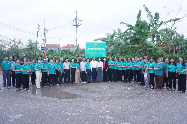 HND xã Gia Lâm ra mắt Tổ hội nông dân nghề nghiệp, Câu lạc bộ nông dân bảo vệ môi trường và gắn biển tuyến đường nông dân tự quản “Sáng – Xanh – Sạch – Đẹp – Văn minh”- Ảnh 8.