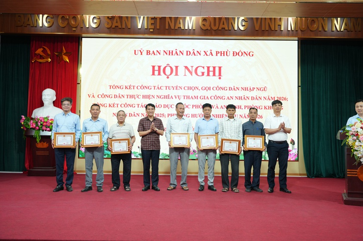 Hội nghị tổng kết công tác tuyển chọn và gọi công dân nhập ngũ, công dân thực hiện nghĩa vụ Công an nhân dân xã Phù Đổng năm 2026. - Ảnh 6.