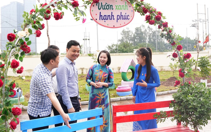 Đoàn thanh niên xã Bát Tràng khánh thành công trình thanh niên "Khu vui chơi sáng tạo cho trẻ" tại trường Mầm non Sao Khuê- Ảnh 2.