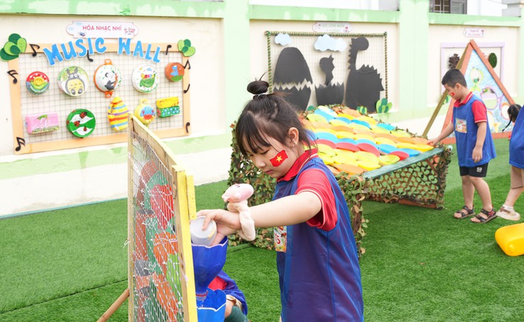 Đoàn thanh niên xã Bát Tràng khánh thành công trình thanh niên "Khu vui chơi sáng tạo cho trẻ" tại trường Mầm non Sao Khuê- Ảnh 4.