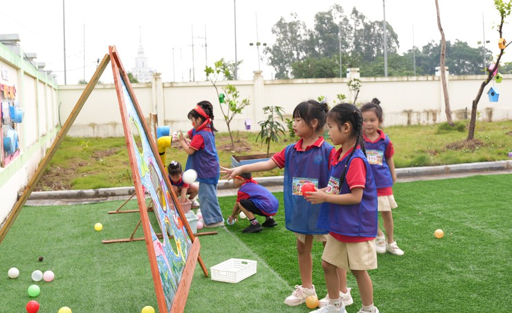 Đoàn thanh niên xã Bát Tràng khánh thành công trình thanh niên "Khu vui chơi sáng tạo cho trẻ" tại trường Mầm non Sao Khuê- Ảnh 5.