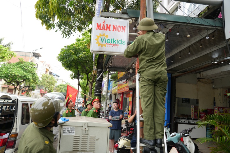 PHƯỜNG SƠN TÂY RA QUÂN XỬ LÝ VI PHẠM TRẬT TỰ ĐÔ THỊ TRÊN TUYẾN PHỐ PHÚ HÀ- Ảnh 4.