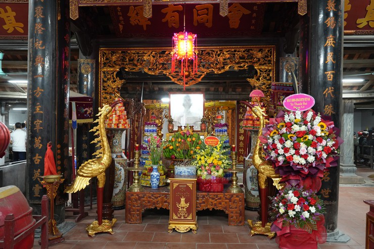 Các đồng chí lãnh đạo xã Thanh Oai dâng hương tại Đình làng Chuông- Ảnh 7.