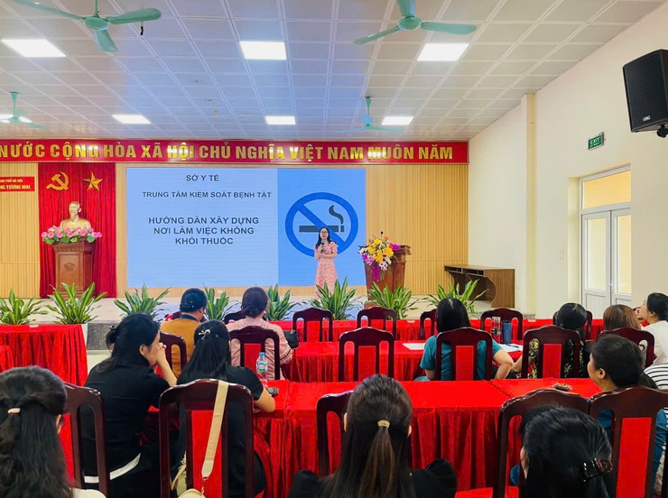 CDC Hà Nội tổ chức tập huấn nâng cao năng lực phòng, chống tác hại của thuốc lá tại các xã, phường- Ảnh 1.