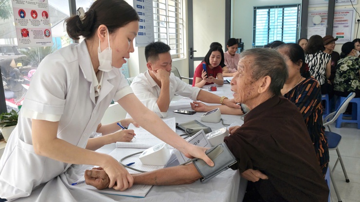 Đoài Phương 570 người được khám sức khỏe miễn phí- Ảnh 2.
