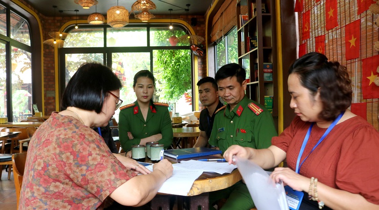 ĐOÀN KIỂM TRA AN TOÀN THỰC PHẨM XÃ MỸ ĐỨC KIỂM TRA AN TOÀN THỰC PHẨM TẠI 06 CƠ SỞ KINH DOANH DỊCH VỤ ĂN UỐNG, THỨC ĂN ĐƯỜNG PHỐ- Ảnh 1.