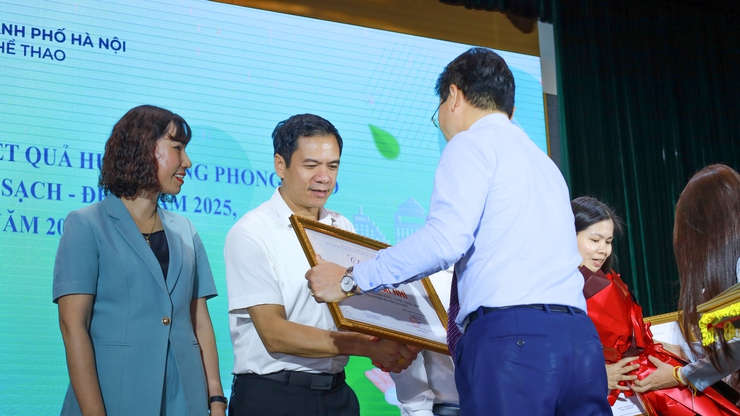 Xã Suối Hai đạt giải nhì cuộc thi: Xã, phường sáng -xanh -sạch -đẹp thành phố Hà Nội năm 2025- Ảnh 1.