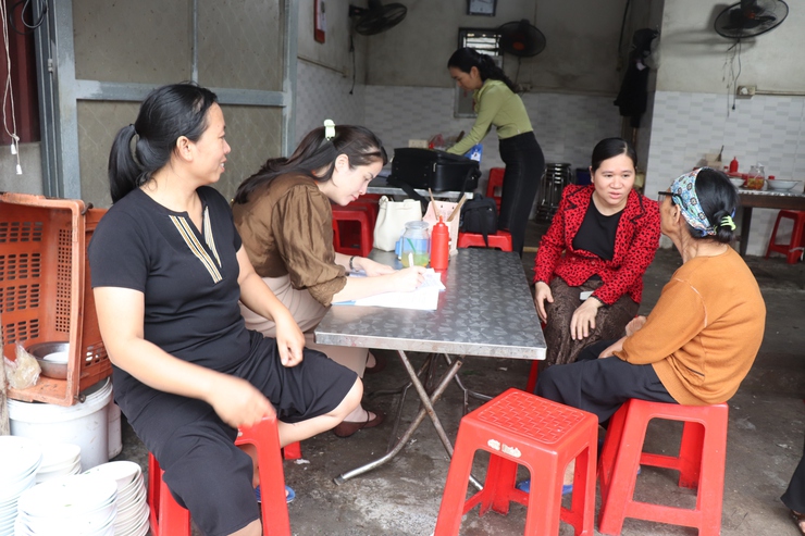 PHÚ XUYÊN KIỂM TRA CÔNG TÁC ĐẢM BẢO AN TOÀN THỰC PHẨM TRONG "THÁNG HÀNH ĐỘNG NĂM 2026"- Ảnh 1.