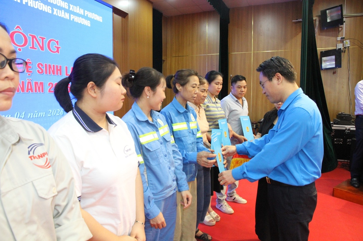 UBND phường Xuân Phương tổ chức Lễ phát động Tháng hành động về An toàn, vệ sinh lao động và Tháng Công nhân năm 2026- Ảnh 9.