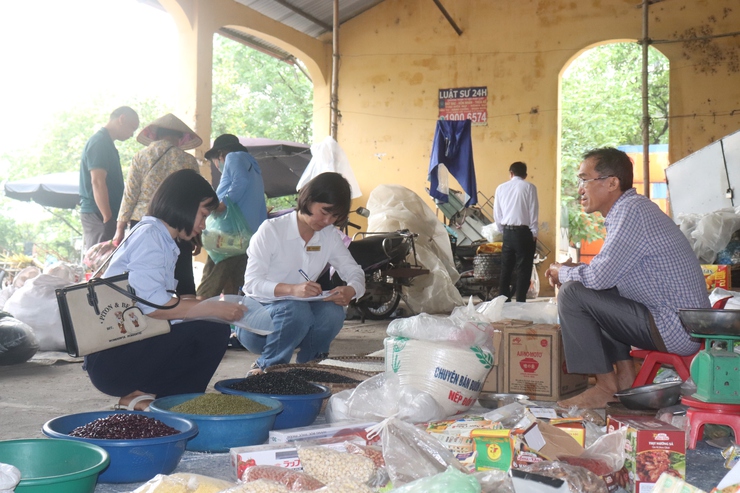 Phượng Dực siết chặt quản lý an toàn thực phẩm tại các chợ truyền thống- Ảnh 1.