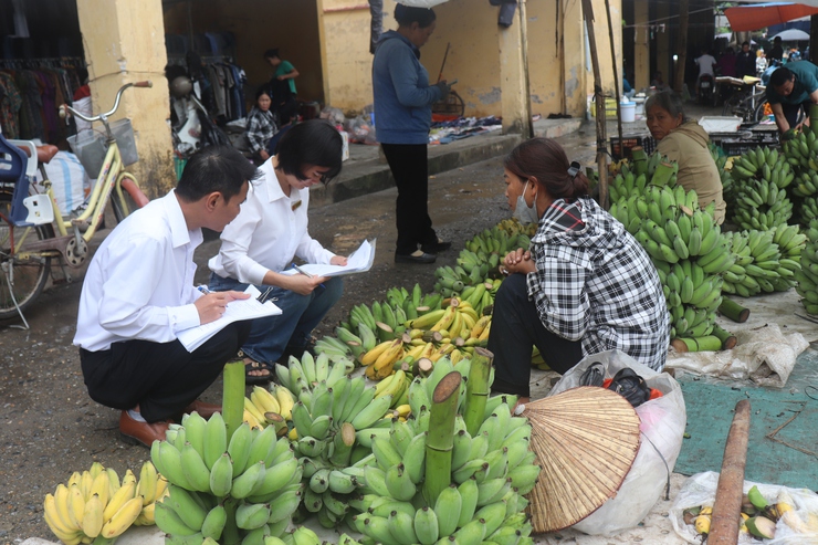 Phượng Dực siết chặt quản lý an toàn thực phẩm tại các chợ truyền thống- Ảnh 2.
