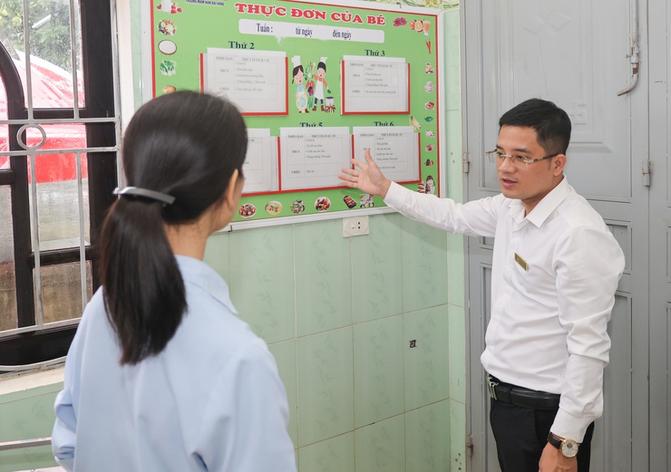 Tăng cường kiểm tra an toàn thực phẩm tại các trường mầm non có bữa ăn bán trú trên địa bàn xã Đại Xuyên- Ảnh 2.