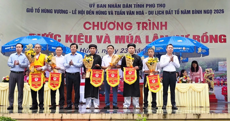 CÂU LẠC BỘ LÂN - SƯ - RỒNG  TAM HIỆP XÃ HÁT MÔN - VINH DỰ BIỂU DIỄN TẠI LỄ HỘI ĐỀN HÙNG VÀ TUẦN VĂN HÓA- DU LỊCH ĐẤT TỔ NĂM BÍNH NGỌ 2026- Ảnh 1.