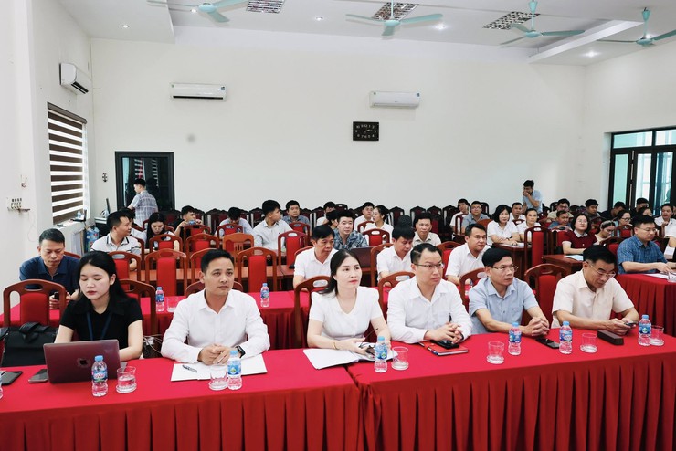 Xã Yên Bài tổ chức hội nghị tập huấn hướng dẫn sử dụng không gian số HanoiWork- Ảnh 2.