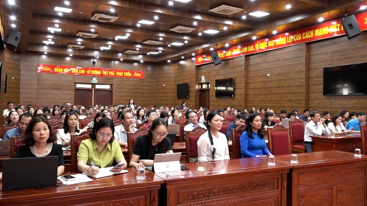 Đảng ủy xã Mỹ Đức trao tặng Huy hiệu Đảng đợt 19/5; tập huấn kỹ năng, nghiệp vụ thu, nộp quản lý đảng phí và sử dụng Hệ thống thông tin giải quyết thủ tục hành chính của Đảng- Ảnh 8.