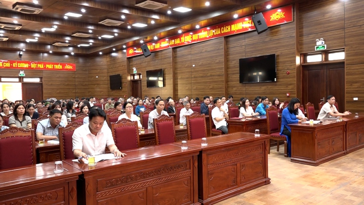 Đảng ủy xã Mỹ Đức trao tặng Huy hiệu Đảng đợt 19/5; tập huấn kỹ năng, nghiệp vụ thu, nộp quản lý đảng phí và sử dụng Hệ thống thông tin giải quyết thủ tục hành chính của Đảng- Ảnh 1.