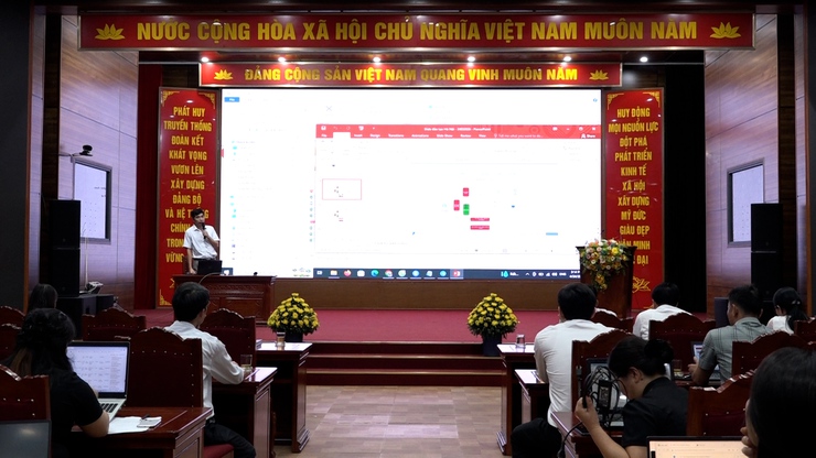 Đảng ủy xã Mỹ Đức trao tặng Huy hiệu Đảng đợt 19/5; tập huấn kỹ năng, nghiệp vụ thu, nộp quản lý đảng phí và sử dụng Hệ thống thông tin giải quyết thủ tục hành chính của Đảng- Ảnh 15.