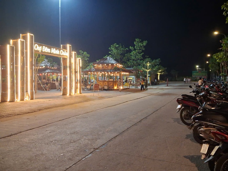 Tăng cường tuyên truyền đảm bảo an toàn thực phẩm, PCCC và vệ sinh môi trường tại chợ Minh Châu.- Ảnh 2.