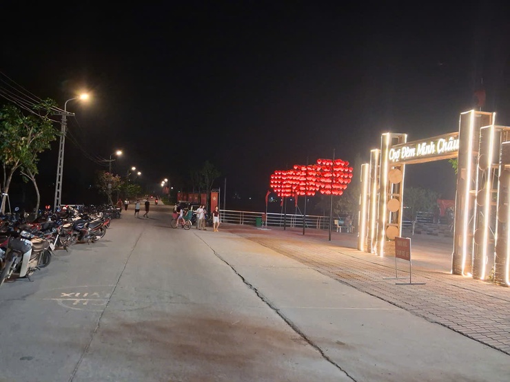 Tăng cường tuyên truyền đảm bảo an toàn thực phẩm, PCCC và vệ sinh môi trường tại chợ Minh Châu.- Ảnh 3.