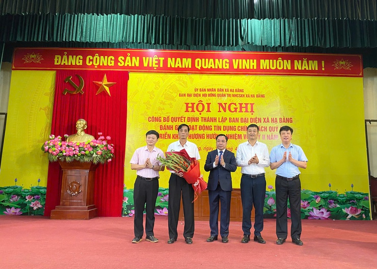 XÃ HẠ BẰNG CÔNG BỐ QUYẾT ĐỊNH THÀNH LẬP BAN ĐẠI DIỆN HỘI ĐỒNG QUẢN TRỊ NHCSXH VÀ TỔ CHỨC PHIÊN HỌP THỨ NHẤT NĂM 2026- Ảnh 1.