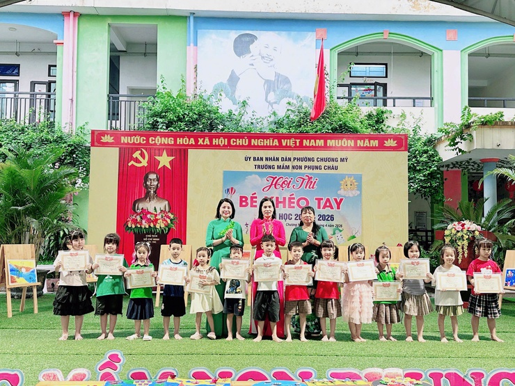Hội thi “Bé khéo tay” Trường Mầm non Phụng Châu năm học 2025–2026- Ảnh 12.