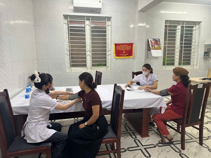 Phường Tây Mỗ: Đẩy mạnh công tác xã hội hóa, tổ chức khám và tư vấn sức khỏe miễn phí cho hơn 200 phụ nữ- Ảnh 7.