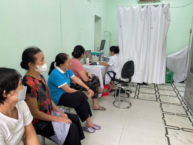 Phường Tây Mỗ: Đẩy mạnh công tác xã hội hóa, tổ chức khám và tư vấn sức khỏe miễn phí cho hơn 200 phụ nữ- Ảnh 4.