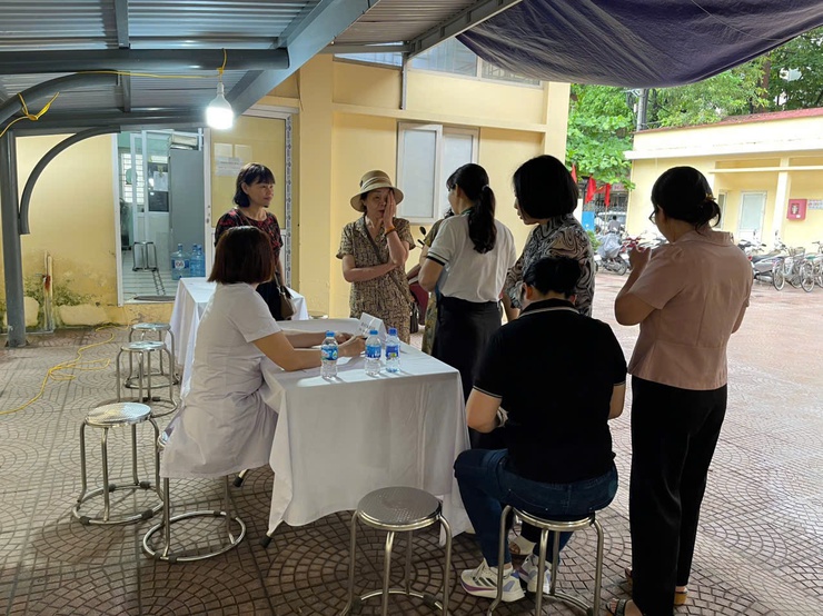 Phường Tây Mỗ: Đẩy mạnh công tác xã hội hóa, tổ chức khám và tư vấn sức khỏe miễn phí cho hơn 200 phụ nữ- Ảnh 3.