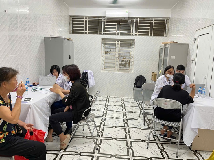 Phường Tây Mỗ: Đẩy mạnh công tác xã hội hóa, tổ chức khám và tư vấn sức khỏe miễn phí cho hơn 200 phụ nữ- Ảnh 5.