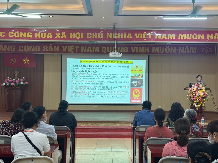 XÃ THANH TRÌ TỔ CHỨC TẬP HUẤN NÂNG CAO KIẾN THỨC AN TOÀN THỰC PHẨM NĂM 2026- Ảnh 4.