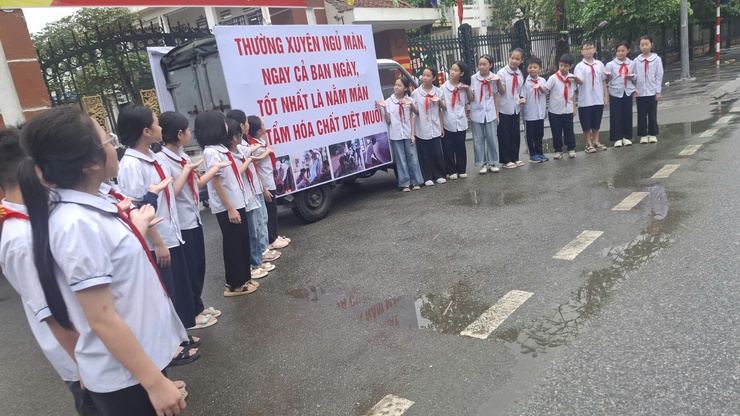 Trạm Y tế xã Trần Phú tổ chức tuyên truyền phòng, chống bệnh sốt rét nhân Ngày Thế giới phòng, chống sốt rét 25/4- Ảnh 1.