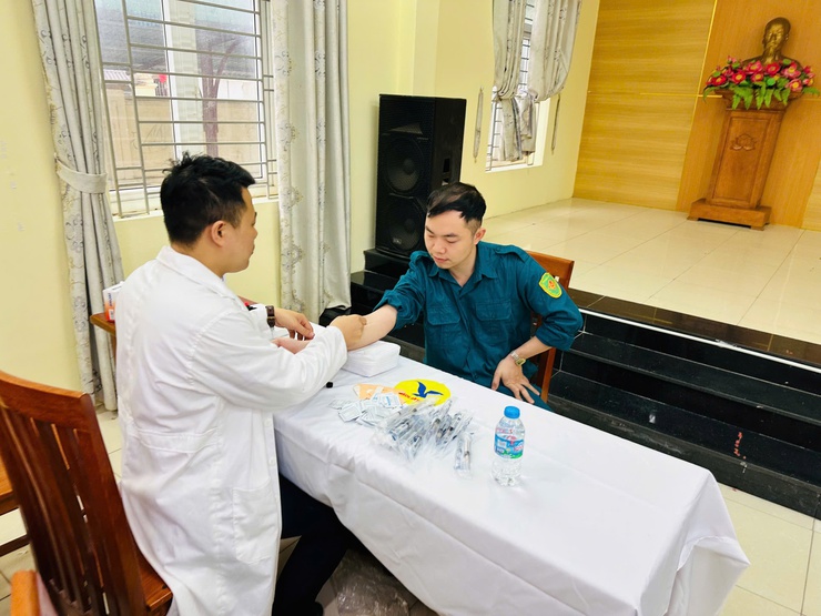 BAN CHỈ HUY QUÂN SỰ XÃ HƯNG ĐẠO TỔ CHỨC HỘI NGHỊ GIAO BAN CÔNG TÁC THÁNG 4 NĂM 2026 VÀ KIỂM TRA SỨC KHỎE LỰC LƯỢNG DÂN QUÂN- Ảnh 3.