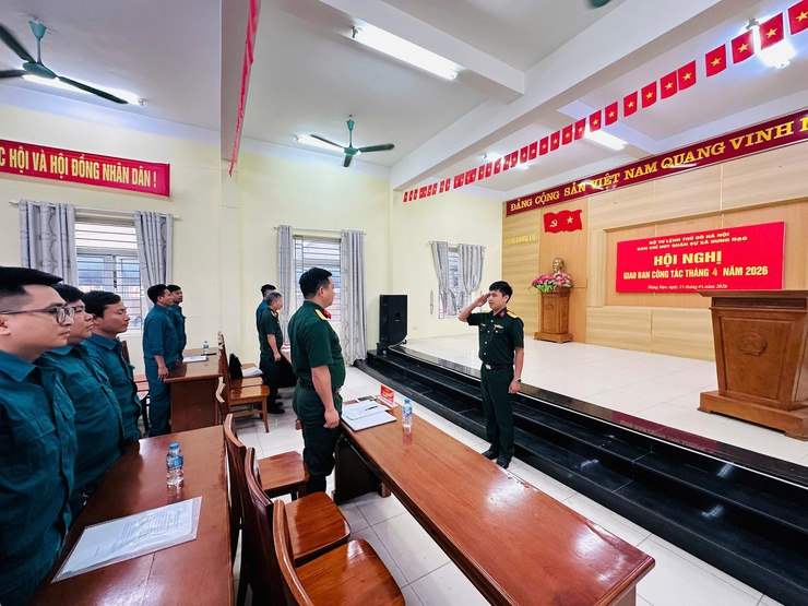 BAN CHỈ HUY QUÂN SỰ XÃ HƯNG ĐẠO TỔ CHỨC HỘI NGHỊ GIAO BAN CÔNG TÁC THÁNG 4 NĂM 2026 VÀ KIỂM TRA SỨC KHỎE LỰC LƯỢNG DÂN QUÂN- Ảnh 1.