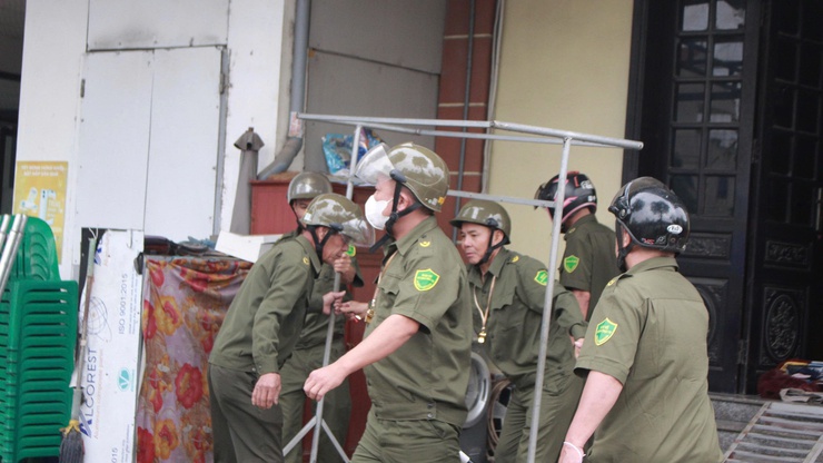 Phường Chương Mỹ ra quân giải tỏa hành lang an toàn giao thông- Ảnh 3.