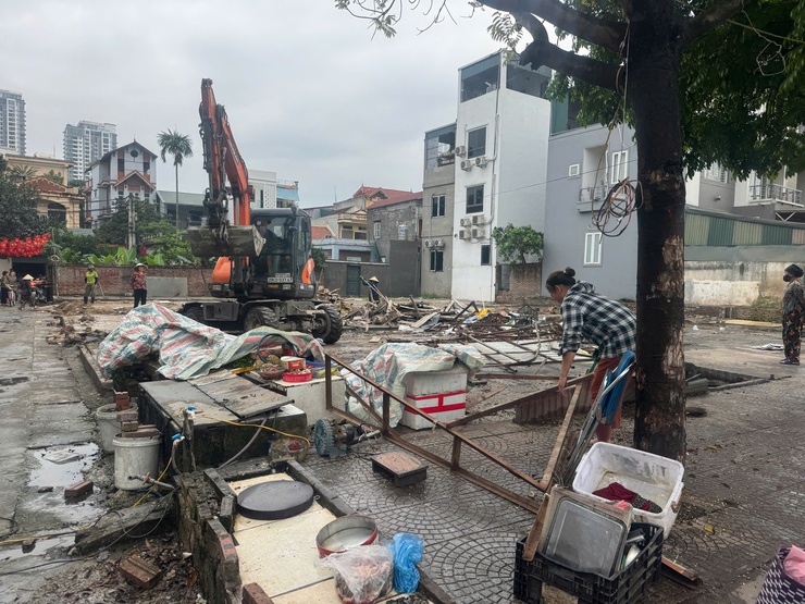 Phường Lĩnh Nam ra quân khắc phục “điểm nghẽn” trật tự đô thị- Ảnh 21.