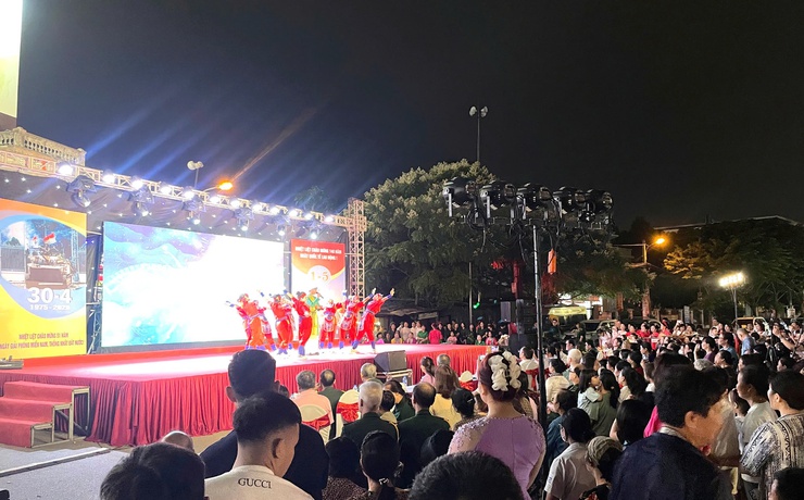 Liên hoan văn nghệ “Âm vang ngày thống nhất” – lan tỏa niềm tự hào dân tộc- Ảnh 1.