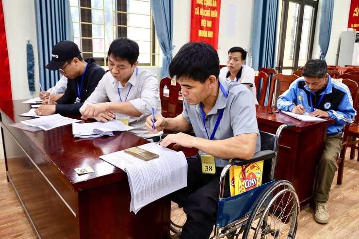 Xã Ứng Hòa thu hơn 1,6 tỷ đồng từ đấu giá đất nông nghiệp công ích- Ảnh 2.