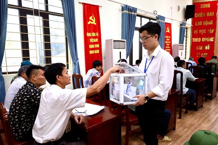 Xã Ứng Hòa thu hơn 1,6 tỷ đồng từ đấu giá đất nông nghiệp công ích- Ảnh 3.