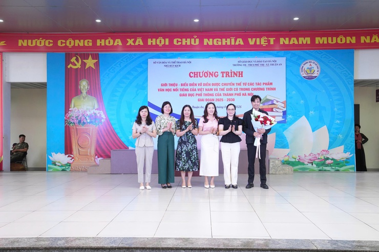 4.000 học sinh Tiểu học, THCS xã Thuận An xem kịch “Huyền Tích Hồ Gươm”- Ảnh 17.