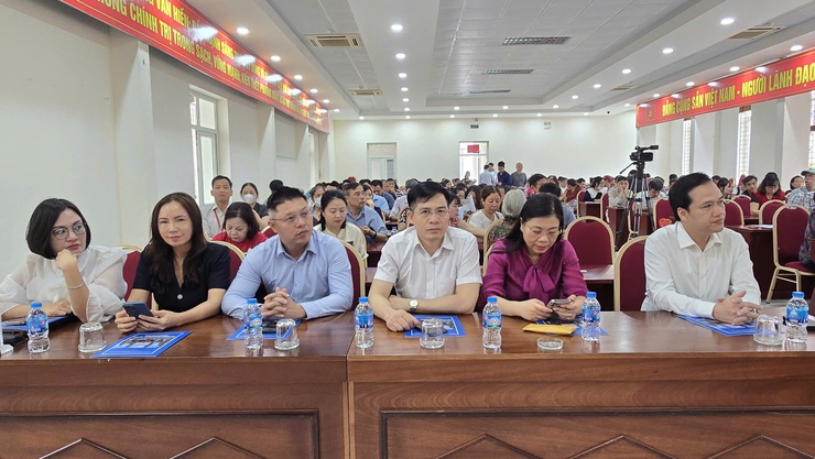 Phương Đông Ngac tổ chức Hội nghị bốc thăm nhận vị trí đất tái định cư thực hiện Dự án  Xây dựng đường Tây Thăng Long đoạn từ đường Phạm Văn Đồng đến đường Văn Tiến Dũng tại khu đât 1,48ha phường Đông Ngạc- Ảnh 1.