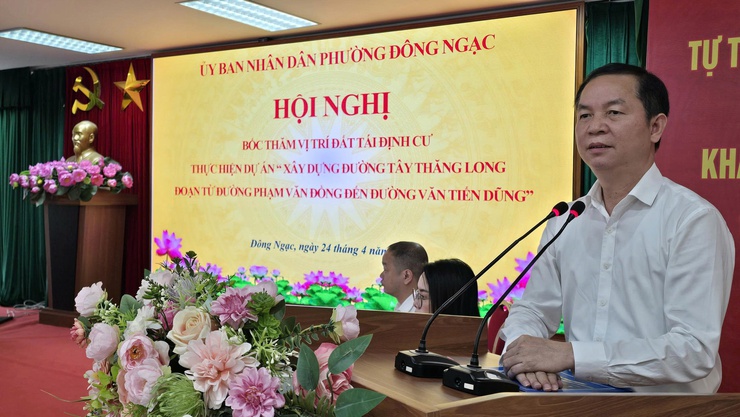Phương Đông Ngac tổ chức Hội nghị bốc thăm nhận vị trí đất tái định cư thực hiện Dự án  Xây dựng đường Tây Thăng Long đoạn từ đường Phạm Văn Đồng đến đường Văn Tiến Dũng tại khu đât 1,48ha phường Đông Ngạc- Ảnh 3.