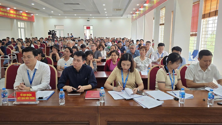 Phương Đông Ngac tổ chức Hội nghị bốc thăm nhận vị trí đất tái định cư thực hiện Dự án  Xây dựng đường Tây Thăng Long đoạn từ đường Phạm Văn Đồng đến đường Văn Tiến Dũng tại khu đât 1,48ha phường Đông Ngạc- Ảnh 4.