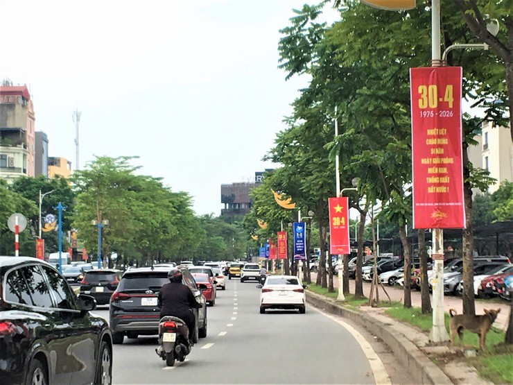 Long Biên đẩy mạnh các hoạt động tuyên truyền, văn hóa - thể thao chào mừng kỷ niệm 51 năm ngày Giải phóng miền Nam, thống nhất đất nước, 140 năm ngày Quốc tế Lao động và 136 năm ngày sinh Chủ tịch Hồ Chí Minh.- Ảnh 3.