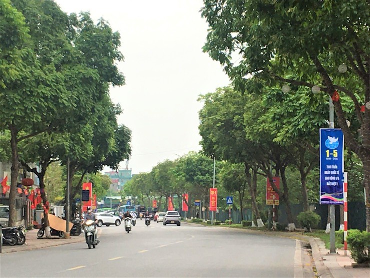 Long Biên đẩy mạnh các hoạt động tuyên truyền, văn hóa - thể thao chào mừng kỷ niệm 51 năm ngày Giải phóng miền Nam, thống nhất đất nước, 140 năm ngày Quốc tế Lao động và 136 năm ngày sinh Chủ tịch Hồ Chí Minh.- Ảnh 4.