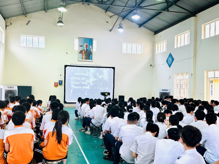 Long Biên đẩy mạnh các hoạt động tuyên truyền, văn hóa - thể thao chào mừng kỷ niệm 51 năm ngày Giải phóng miền Nam, thống nhất đất nước, 140 năm ngày Quốc tế Lao động và 136 năm ngày sinh Chủ tịch Hồ Chí Minh.- Ảnh 12.
